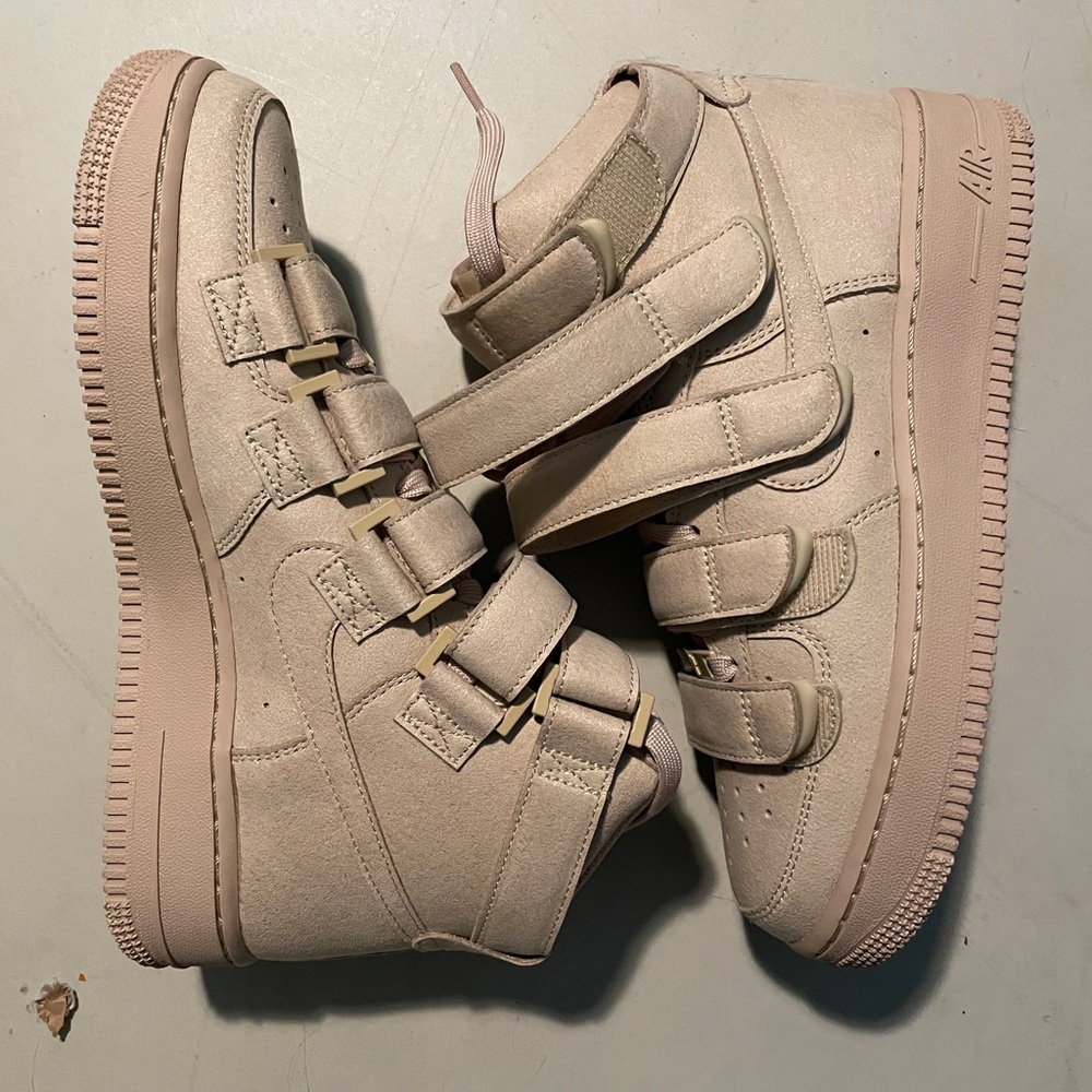Billie Eilish Beige Air Force 1’s